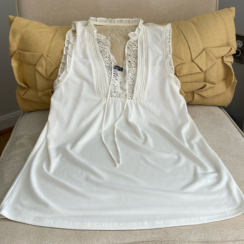 Women’s express cream color lace tank top size XS